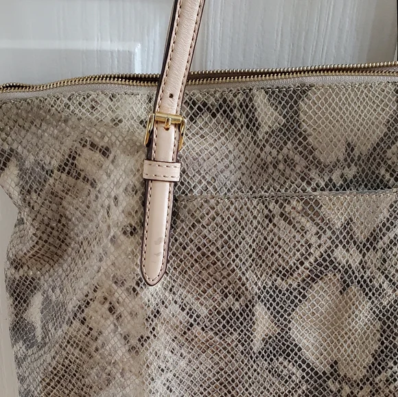 MK Python Tote - Picture 15 of 15